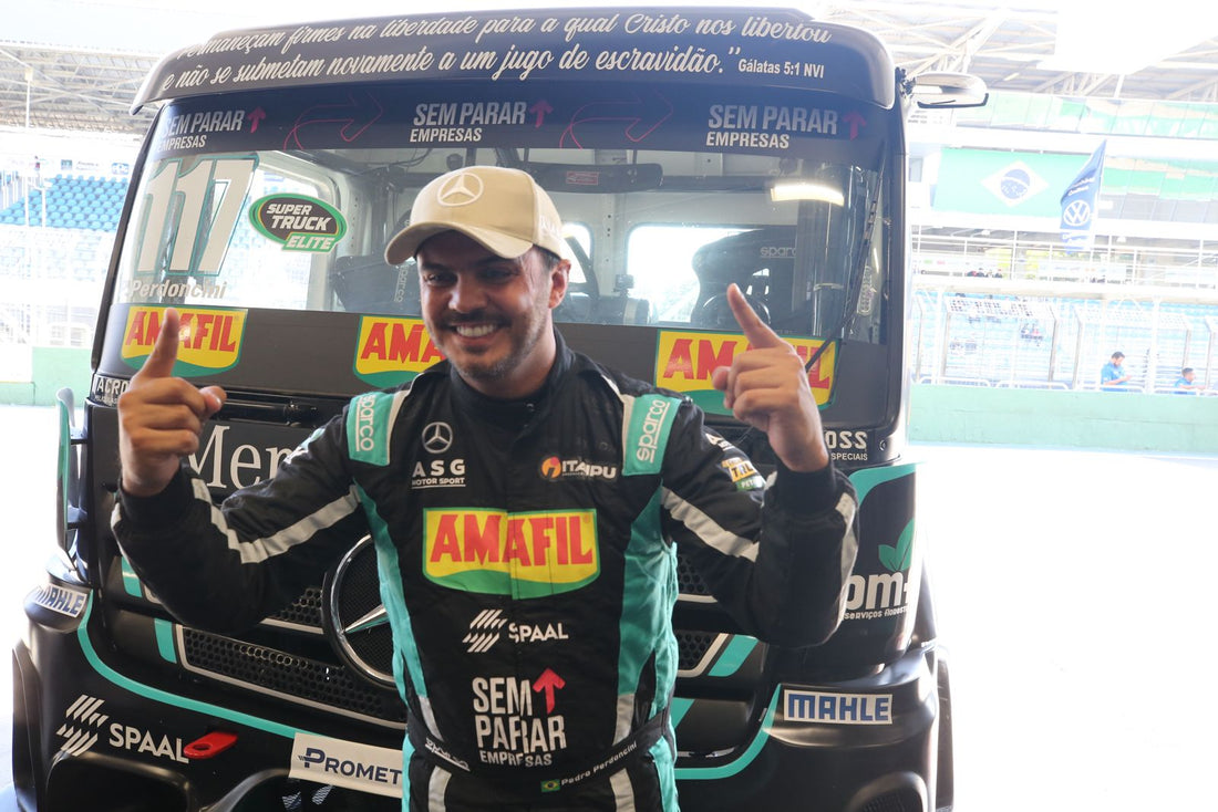 Pedro Perdoncini larga na pole da Elite