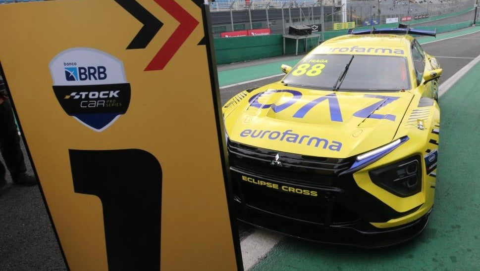 Fraga faz história com pole na estreia dos SUVs