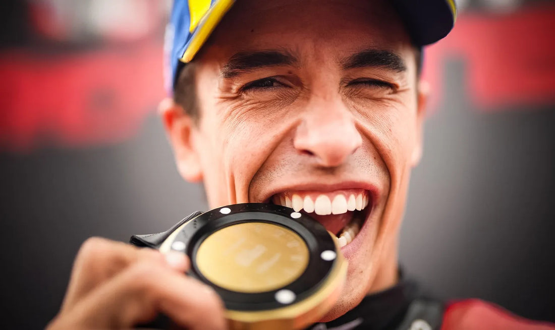 Márquez vence Sprint molhada na Alemanha com ultrapassagem final