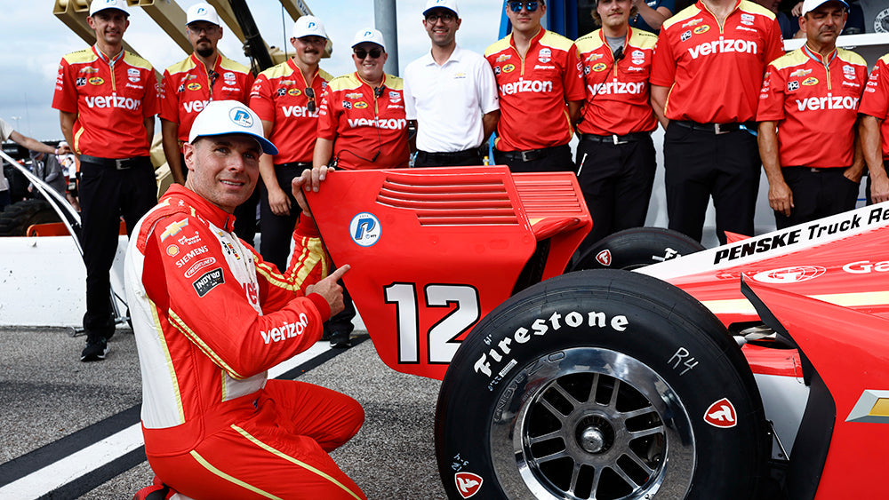 Power faz história com pole 700 da Penske