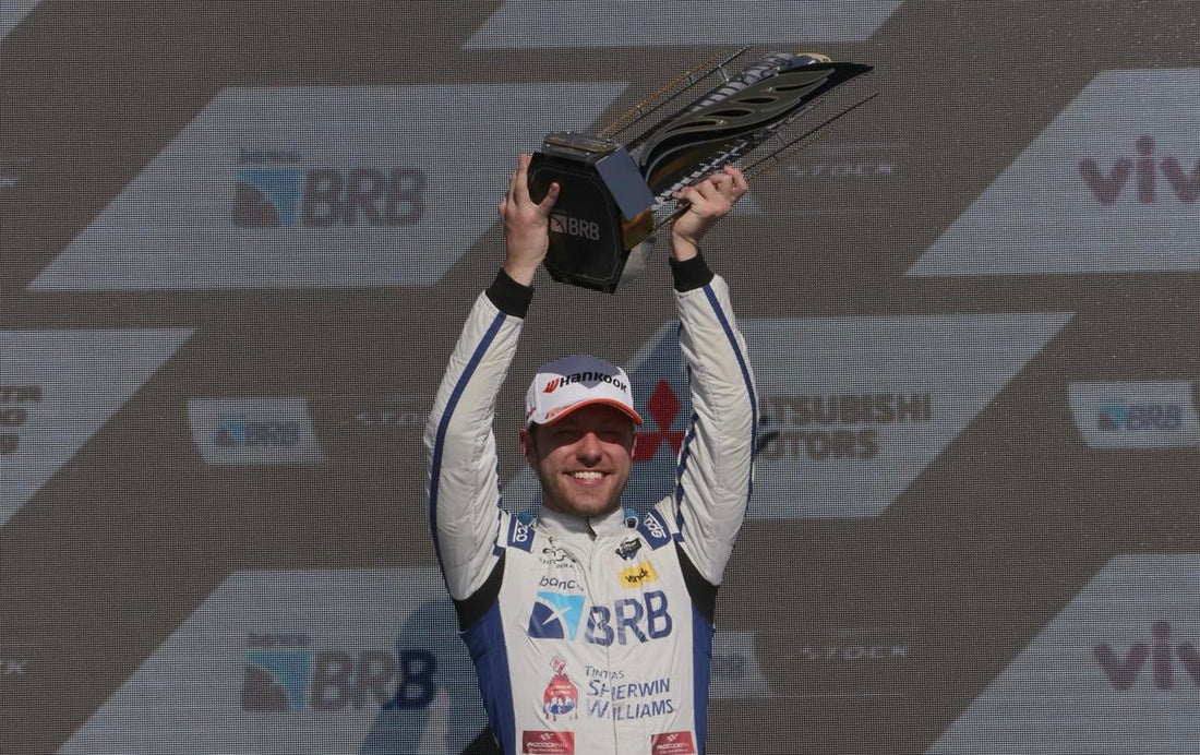 Vitória inédita da Scuderia Bandeiras com Enzo Elias no Velocitta