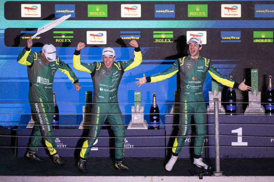 Dudu Barrichello levanta público com pódio