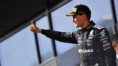 Russell garante permanência na Mercedes