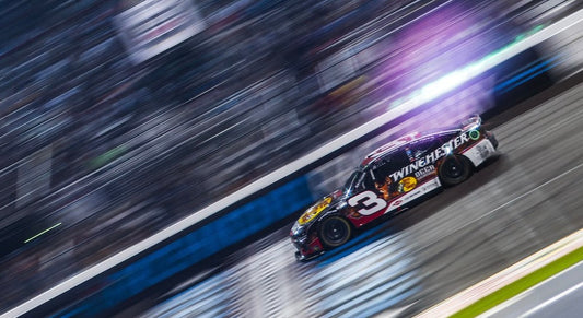 Dillon vence em Richmond e mantém vivo o sonho dos playoffs