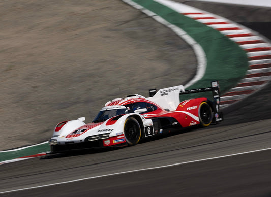 Porsche mantém invencibilidade com vitória em Laguna Seca