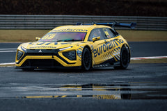 Stock Car acelera pela primeira vez com novos SUVs em asfalto molhado