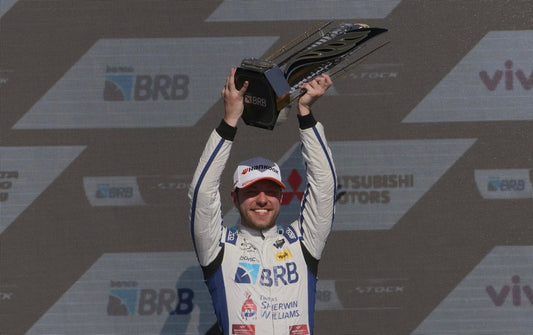 Vitória inédita da Scuderia Bandeiras com Enzo Elias no Velocitta
